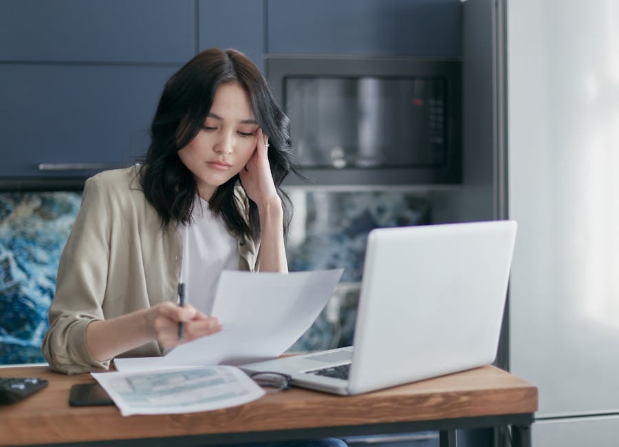 How to Stop Living Paycheck to Paycheck: Budgeting for Beginners